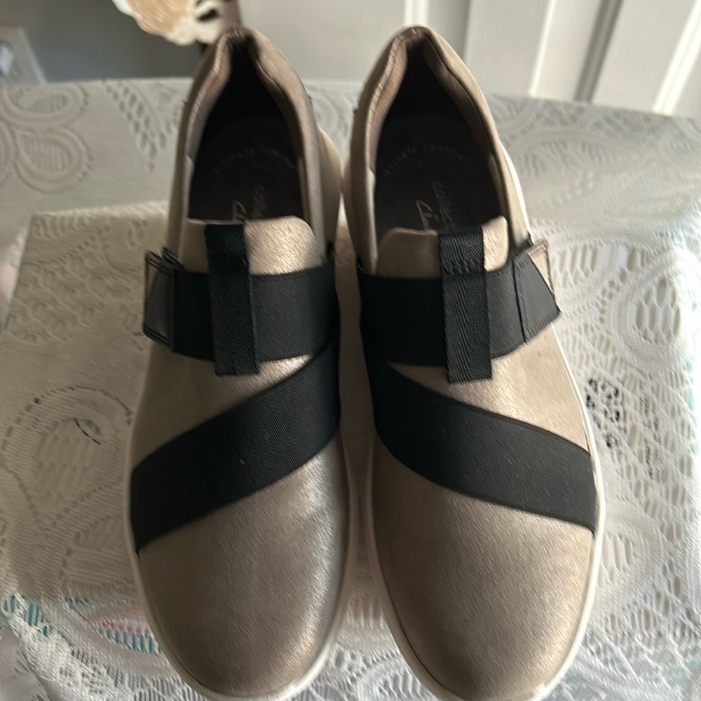 Clark’s Kayleigh Charm Sneakers. Size 5.5.
